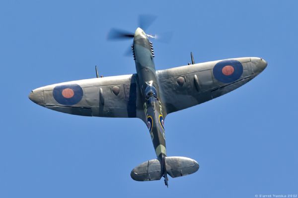 Spitfire_TE184_9NB_2.jpg