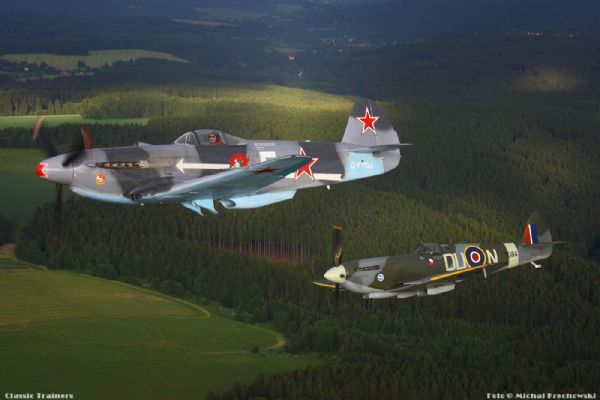 Spitfire Mk.XVIE TE184 DU-N, Air to Air
