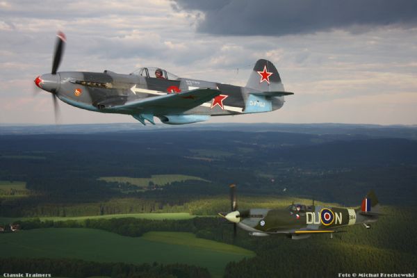 Spitfire Mk.XVIE TE184 DU-N, Air to Air