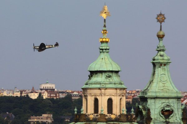 Spitfire nad Prahou