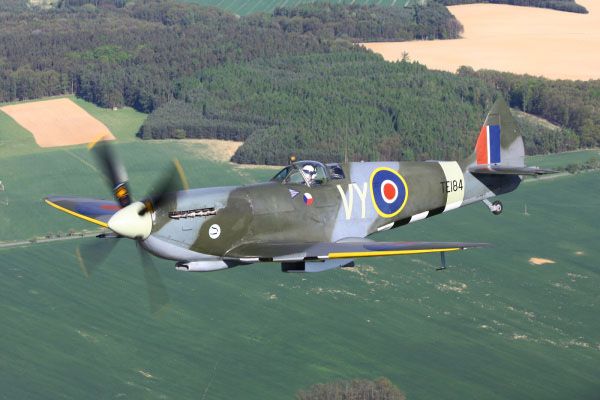 Spitfire TE184 VY - Air to Air