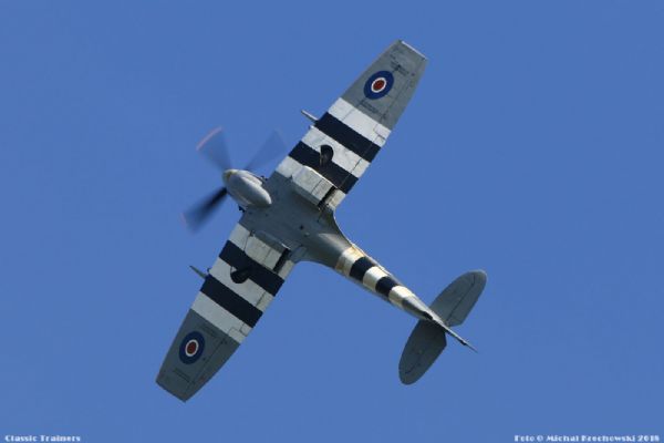 Víkend s vůní spáleného benzínu