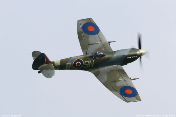 Víkend s vůní spáleného benzínu