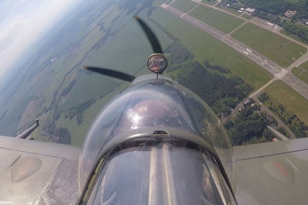 Víkend s vůní spáleného benzínu