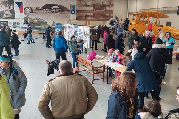 Den otevřeného Hangáru 3 s čertem, Mikulášem a andělem