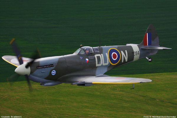 Spitfire Mk.XVIE TE184 DU-N, Air to Air