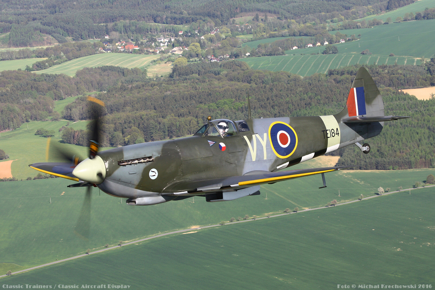 Spitfire TE184 VY - Air to Air