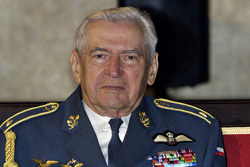 Zemřel generál Štandera
